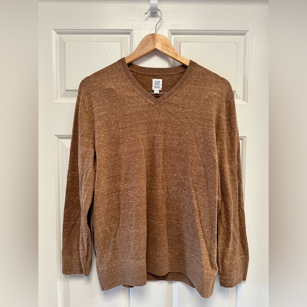 Gap Men’s V-Neck Sweater - in size medium